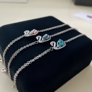 Гривна от сребро с кристали Swarovski Грацията на лебеда