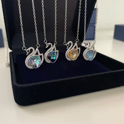 Колие Лебедово сърце със Swarovski