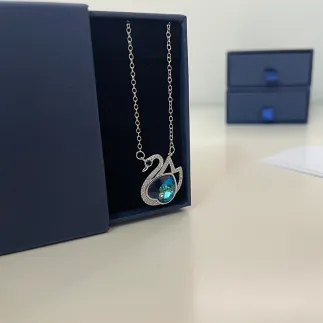 Колие Лебедово сърце със Swarovski