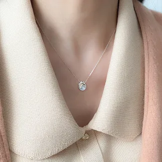 Колие Абстаркция