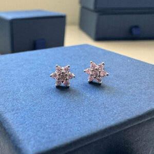 Обеци по ухото Цветна закачливост