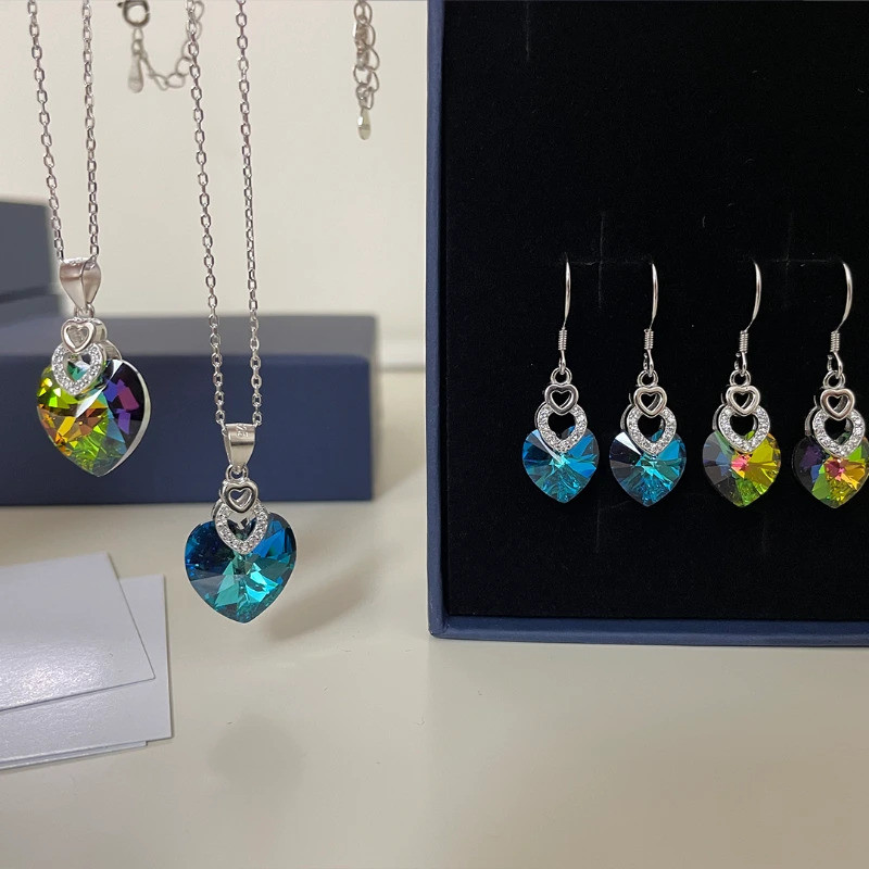 Комплект от сребро и кристали Swarovski Любов