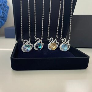 Колие Лебедово сърце със Swarovski